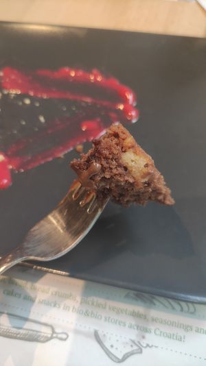 Cake disaster at Zrno Bio Bistro in Zagreb