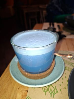 Blue latte at Zrno Bio Bistro in Zagreb
