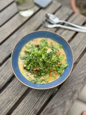 Tom Kha Lobau mit frischem Gemüse  at Café Schillwasser in Vienna
