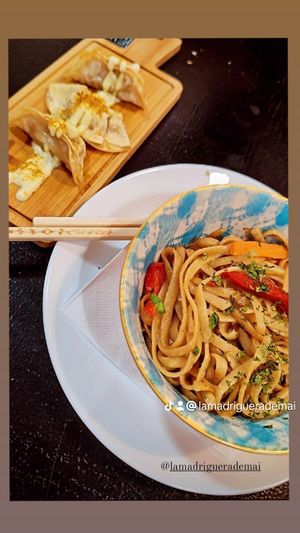 Tallarines con wok de verduras at La Madriguera de Mai in Sevilla