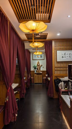 B at One Leaf, One World 一叶一世界 - WenShu 文殊坊 in Chengdu