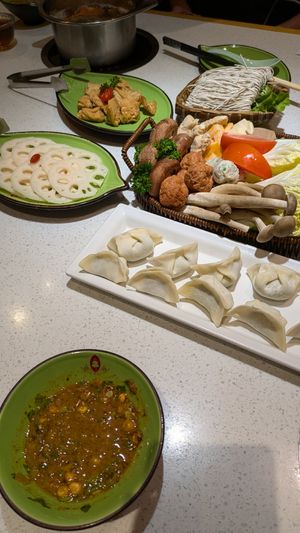 Wontons ♥️♥️ at One Leaf, One World 一叶一世界 - WenShu 文殊坊 in Chengdu