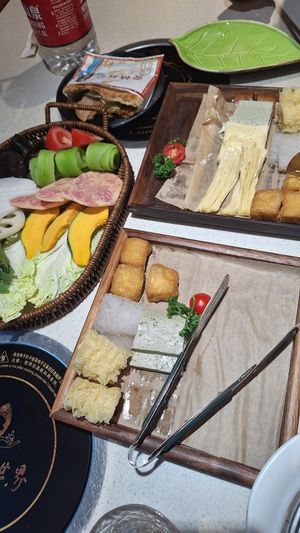 Small portions at One Leaf, One World 一叶一世界 - WenShu 文殊坊 in Chengdu