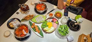 hot pot set at One Leaf, One World 一叶一世界 - WenShu 文殊坊 in Chengdu