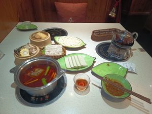 Dinner as served at One Leaf, One World 一叶一世界 - WenShu 文殊坊 in Chengdu