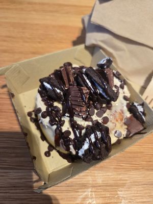 Deadlift at Cinnaholic - Union Station in Toronto