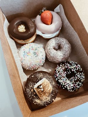 Vegan half dozen doughnuts ordered via UberEats #Veganuary at Liberation Kitchen in Chicago