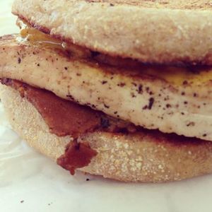 Our Breakfast Sandwich is served daily.
Bacon Seitan on an english muﬃn with 
grilled tofu, hollandaise sauce, tomato, and 
spinach. at Liberation Kitchen in Chicago