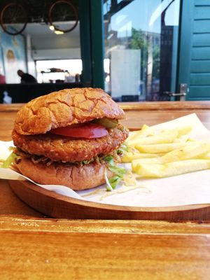 Vegan burger at Akasya Street Food Corner in Adalar