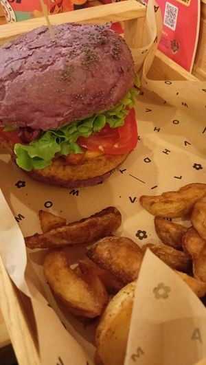 Purple hummus + patate savory classic at Flower Burger in Padua
