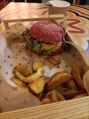 Funghello Burger (the autumn special) with potatoes at Flower Burger in Padua