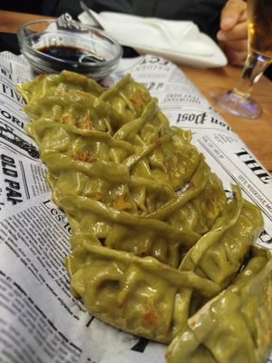 Dos raciones de gyozas veganas at Gastrobar Sie7e in Ainsa