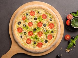 松仁青酱手工全麦披萨 Homemade vegan pizza with Pinenut sauce Flavor   at Ru Pure Vegan - 博华广场店 in Shanghai