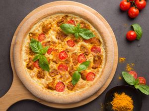 咖喱猴菇手工全麦披萨 Homemade pizza with curry flavour and Lion’s Mane mushroom   at Ru Pure Vegan - 博华广场店 in Shanghai