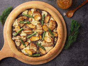 黑松露牛肝菌披萨  at Ru Pure Vegan - 博华广场店 in Shanghai