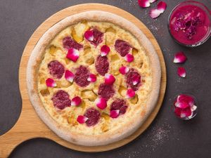 香水玫瑰手工全麦披萨  at Ru Pure Vegan - 博华广场店 in Shanghai