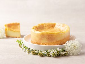 素芝士诞糕  at Ru Pure Vegan - 博华广场店 in Shanghai