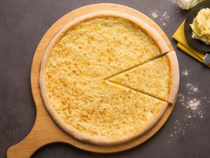 金枕榴莲手工全麦披萨 Handmade vegan pizza with fresh durian flavour   at Ru Pure Vegan - 博华广场店 in Shanghai