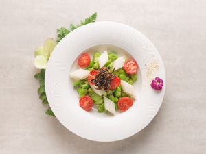 春意豆薯佐蚕豆 Spring breath Jicama with broad beans   at Ru Pure Vegan - 博华广场店 in Shanghai