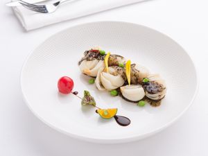 黑松露蒸百合 Steam Lily Bulb with Black Truffle Sauce   at Ru Pure Vegan - 博华广场店 in Shanghai