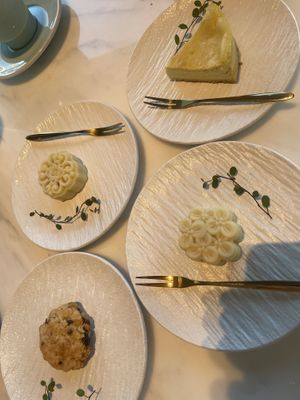 Traditional Chinese sweets/cheesecake/cookie   at Ru Pure Vegan - 博华广场店 in Shanghai
