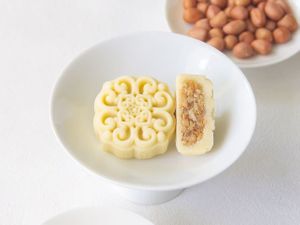 Song Dynasty Rice Mooncake （handmade）  at Ru Pure Vegan - 博华广场店 in Shanghai