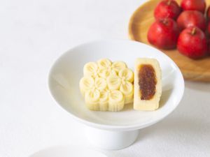 Song Dynasty Rice Mooncake （handmade）  at Ru Pure Vegan - 博华广场店 in Shanghai