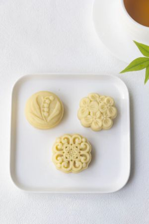 Song Dynasty Rice Mooncake （handmade）  at Ru Pure Vegan - 博华广场店 in Shanghai