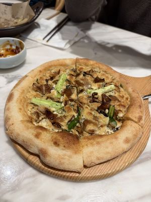 Pizza with asparagus and mushrooms  at Ru Pure Vegan - 博华广场店 in Shanghai