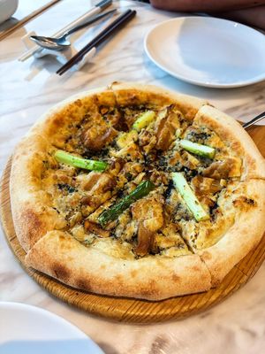 Oyster mushroom pizzaa  at Ru Pure Vegan - 博华广场店 in Shanghai