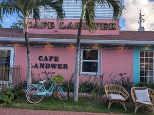 Store front at Cafe Landwer in Hallandale Beach