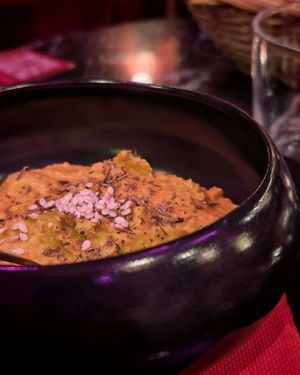 Seasonal hummus at Speechless in Paris