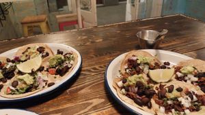 Tremendos 🤠🫠🧡 at MonChidos in Barcelona