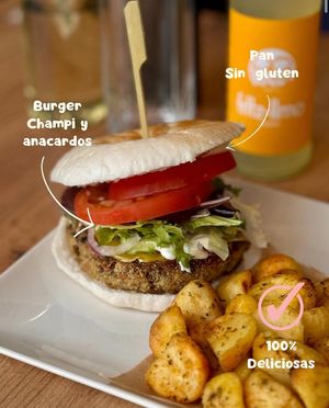 Burger con pan sin gluten   at Kinoa Teatinos in Malaga