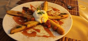 Banana caramelizada com cachaça at Restaurante O Casarão in Cairu