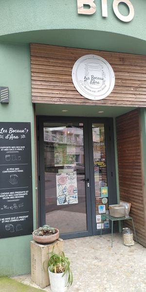 Devanture at Les Bocaux d'Ana in Brest