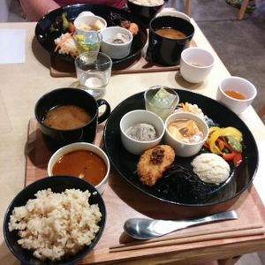 Large sampler plate at Komaki Shokudo in Tokyo