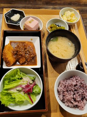 Set meal at Komaki Shokudo in Tokyo