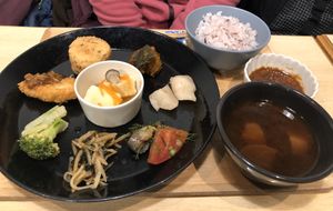 The sampler set  at Komaki Shokudo in Tokyo