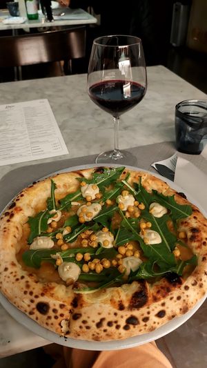 Vegan pizza Memento, with caramelised onion, a chickpea paste with roasted chickpeas and chicory. Very tasty and interesting, and AMAZING flexy dough at Pepe In Grani in Caserta