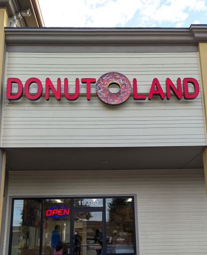 exterior at Donut Land in Tualatin
