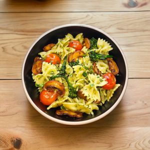 Pesto Pasta with Roasted Veggies at Una Vaina Vegan in New York City