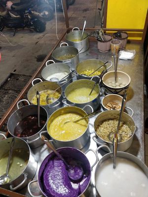 Choix important de garniture at Chè O Loi in Hue