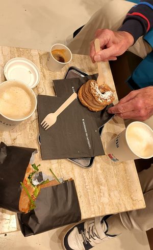 Small cake, tofu-avocado sandwich, two cappuccinos and an espresso: for over 40 euros😲(and in single-use containers...) at Copains - Tiquetonne  in Paris