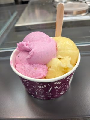 Dragonfruit and Maracuya at Oh! 3 Singes in Laval