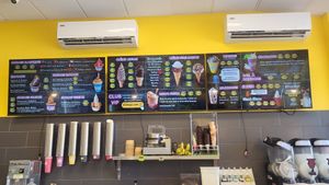  at Oh! 3 Singes in Laval