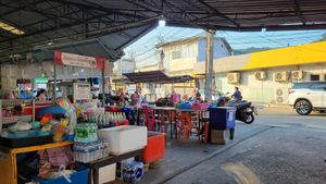 Restaurant from the back at Khanomchin Che Kai - Food Stall in Koh Samui