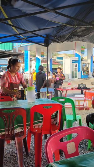 Free clean water available with self serving ice on offer at Khanomchin Che Kai - Food Stall in Koh Samui