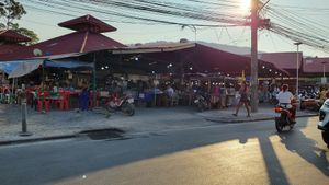 The street view of the restaurant in Lamai Market at Khanomchin Che Kai - Food Stall in Koh Samui
