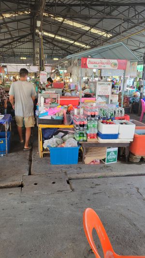 The husband running the place with his wife cooking the goods at Khanomchin Che Kai - Food Stall in Koh Samui